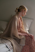 Load image into Gallery viewer, Halaus Linen Scarf, Gold- Lapuan Kankurit