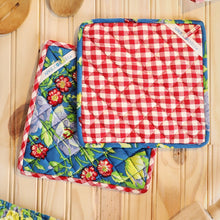 Load image into Gallery viewer, April Cornell - Primary Patchwork Potholder, Set of 2
