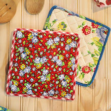Load image into Gallery viewer, April Cornell - Primary Patchwork Potholder, Set of 2
