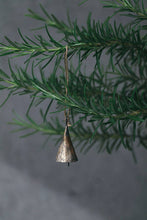 Load image into Gallery viewer, Pointed Bell (S)
