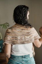 Load image into Gallery viewer, One Love Shawl Pattern Joji Locatelli
