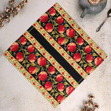 Load image into Gallery viewer, April Cornell - Apple Luncheon Napkins - Set of 4 - Black
