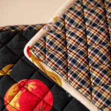 Load image into Gallery viewer, April Cornell - Apple Potholder, Set of 2
