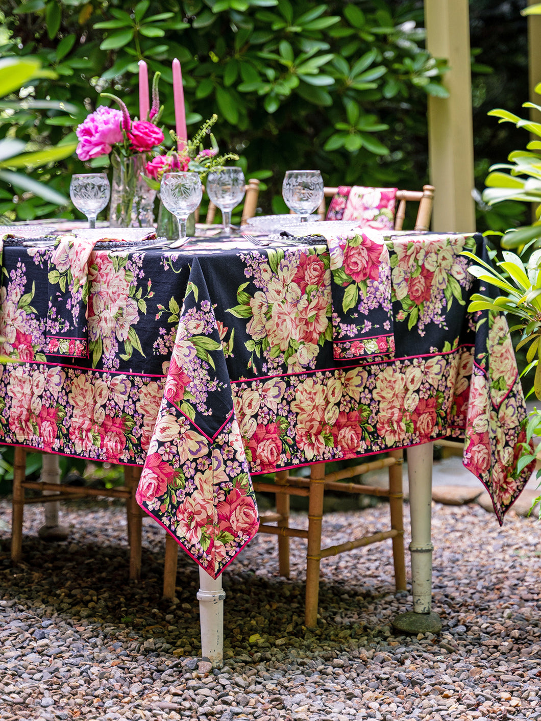 April Cornell – Blanche Tablecloth, Black