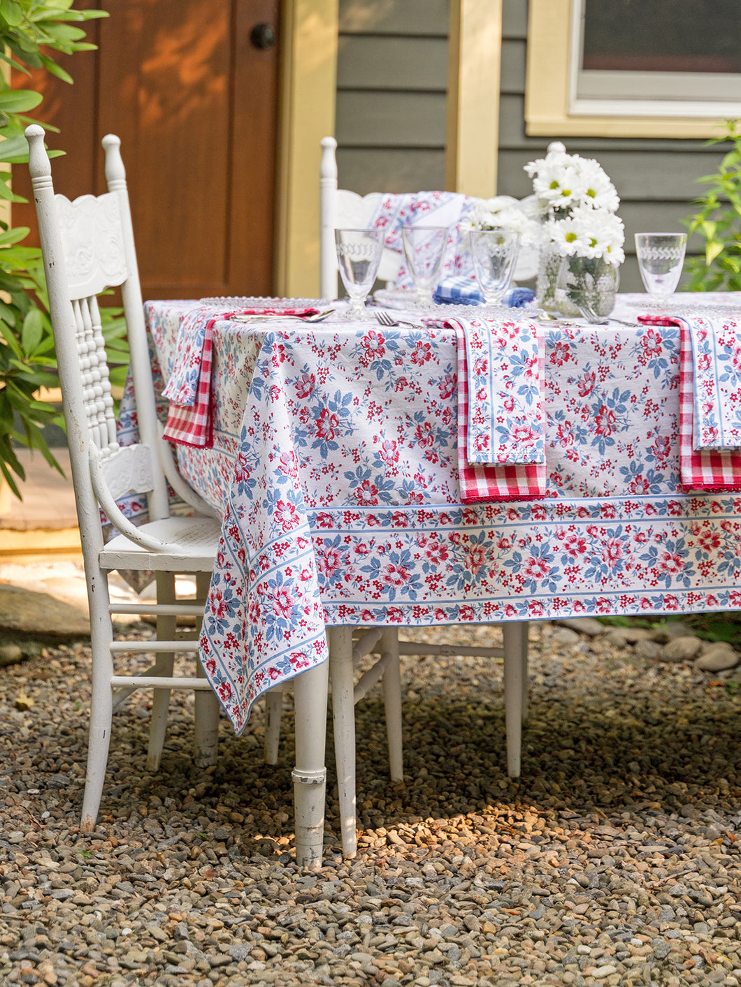 April Cornell – Magnolia Tablecloth, Americana