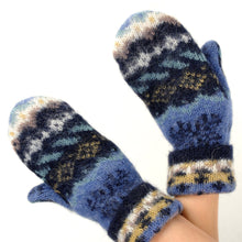 Load image into Gallery viewer, Icelandic Wool Mittens - Dark Blue
