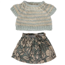 Load image into Gallery viewer, Knitted Sweater and Skirt for Big Sister Mouse - Maileg
