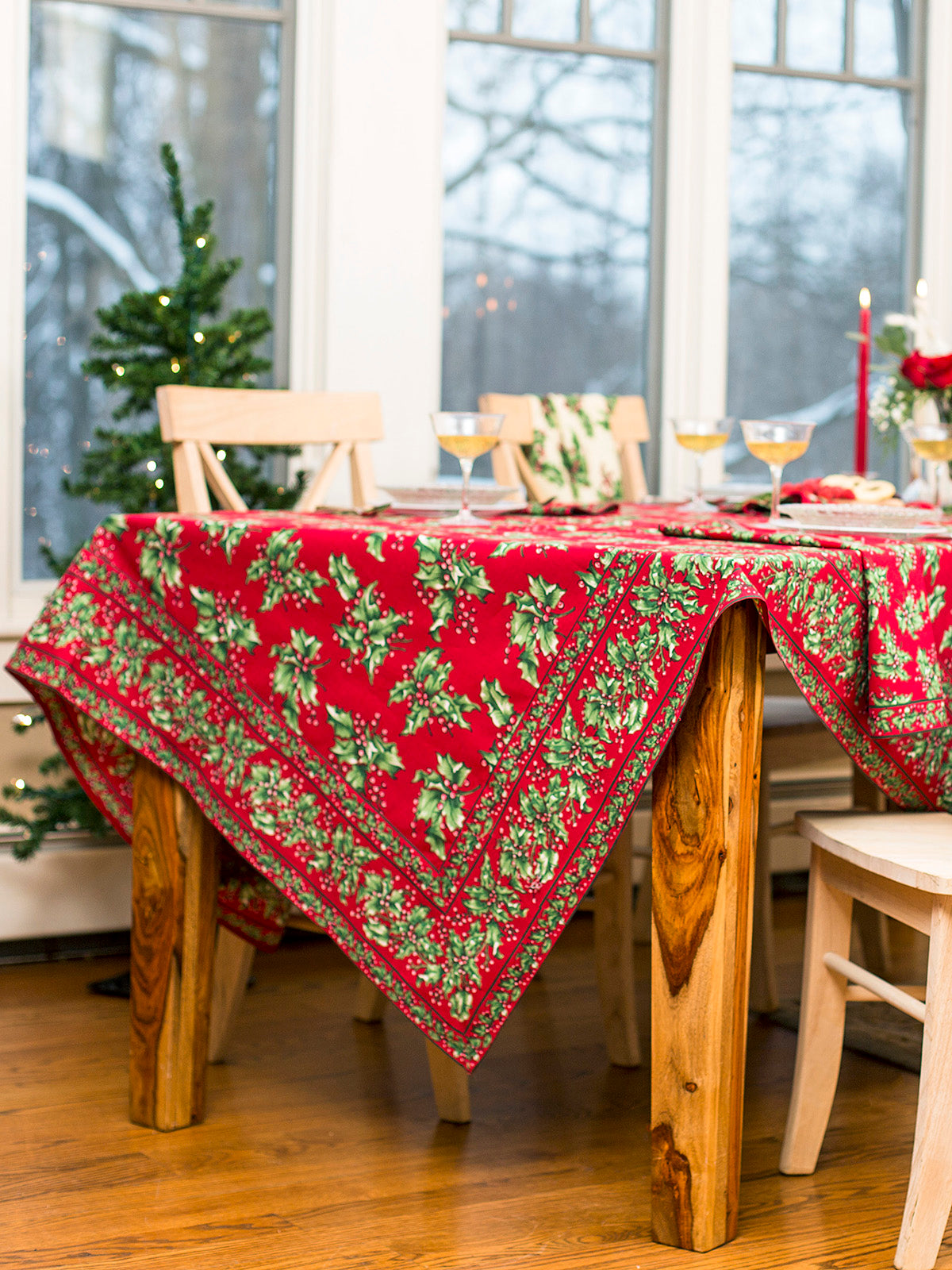April Cornell - Holly Tablecloth Red