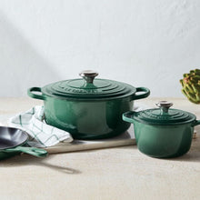 Load image into Gallery viewer, Le Creuset 5 Piece Signature Set
