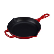 Load image into Gallery viewer, Le Creuset Signature Skillet - 9&quot;
